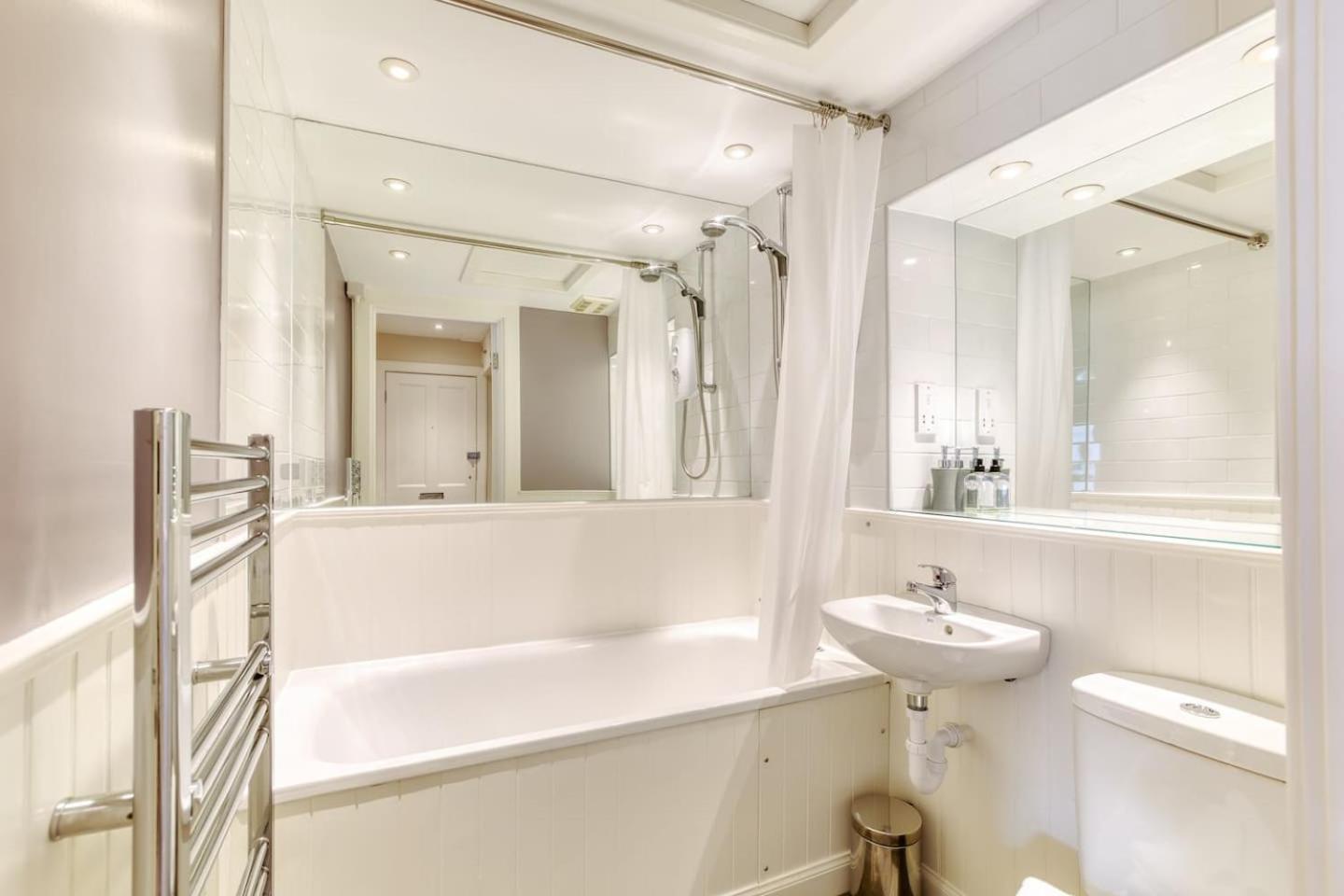 West Port - 2Br In The Heart Of The Old Town Just Off The Grassmarket Edinburg Exteriör bild