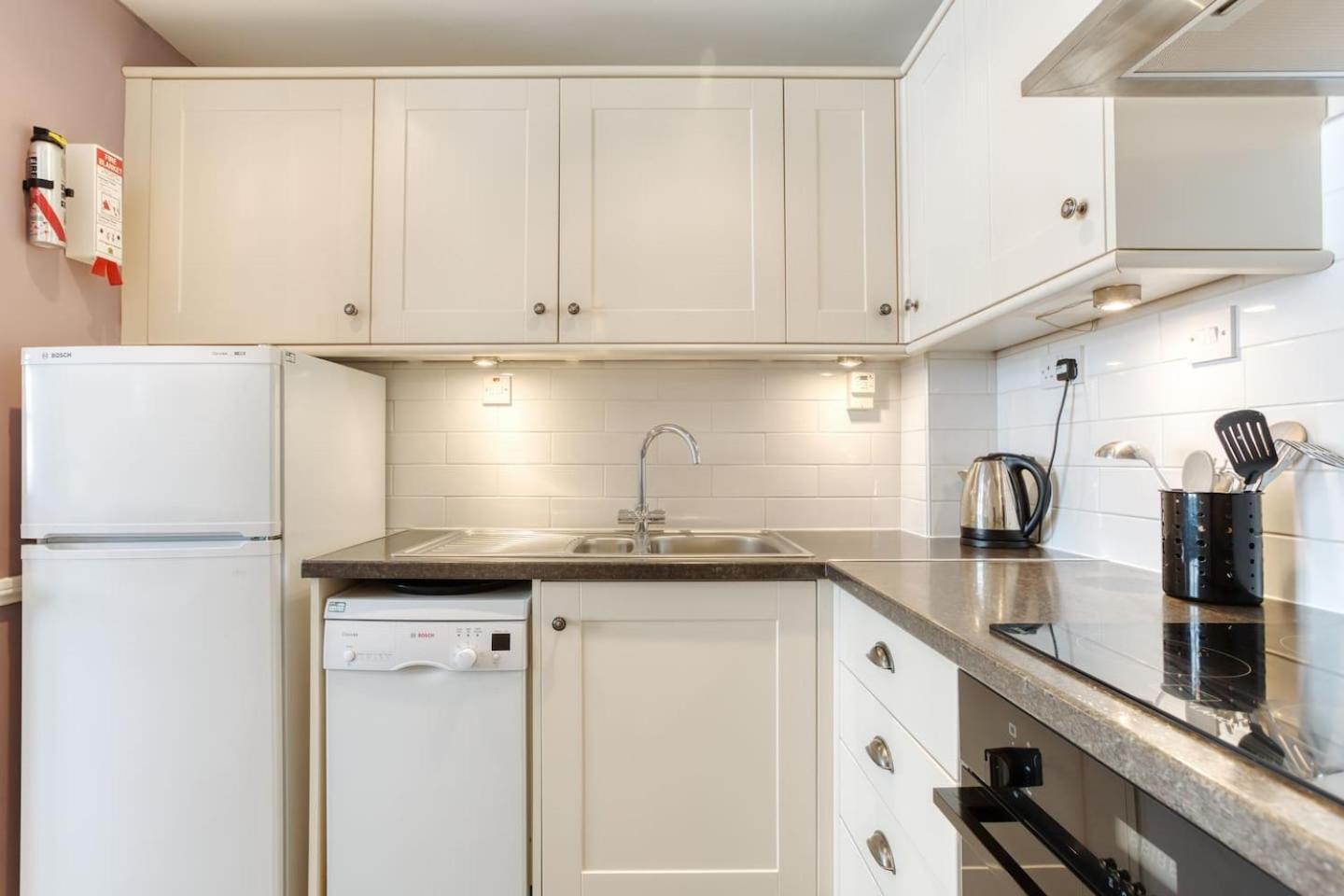 West Port - 2Br In The Heart Of The Old Town Just Off The Grassmarket Edinburg Exteriör bild