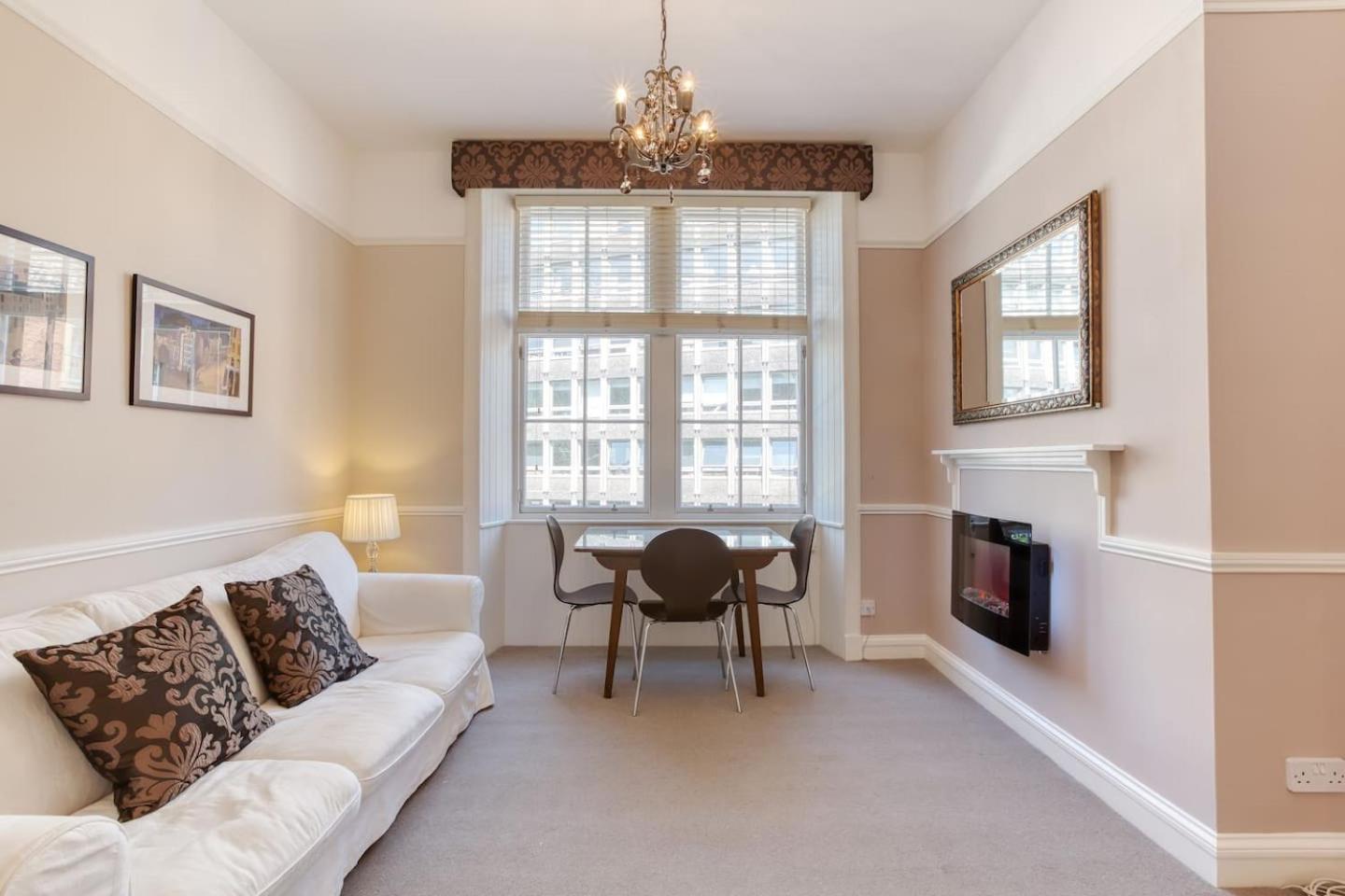 West Port - 2Br In The Heart Of The Old Town Just Off The Grassmarket Edinburg Exteriör bild