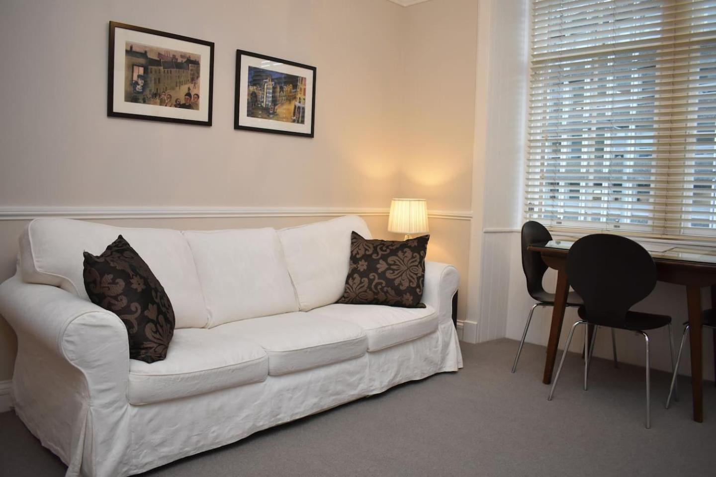 West Port - 2Br In The Heart Of The Old Town Just Off The Grassmarket Edinburg Exteriör bild