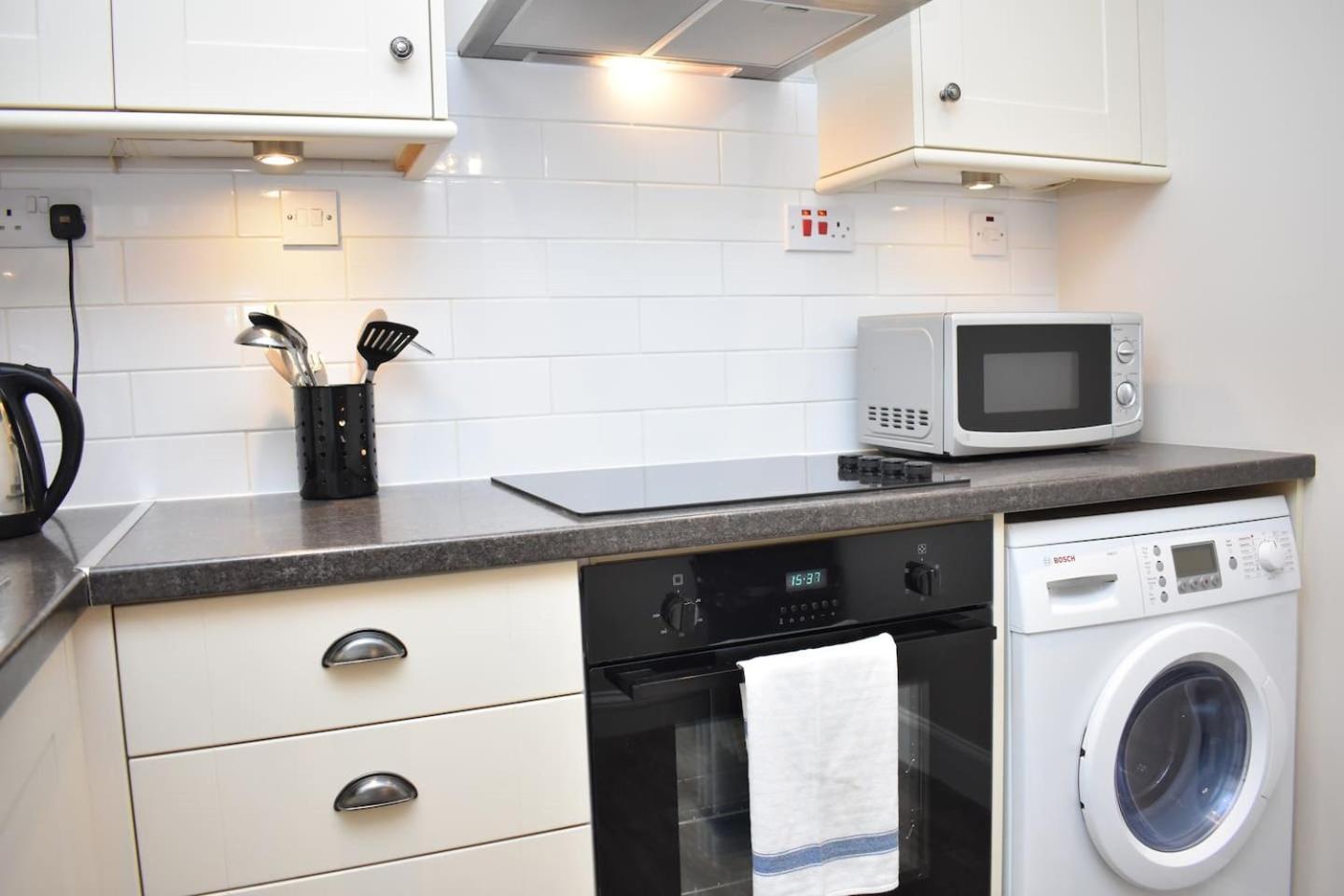 West Port - 2Br In The Heart Of The Old Town Just Off The Grassmarket Edinburg Exteriör bild