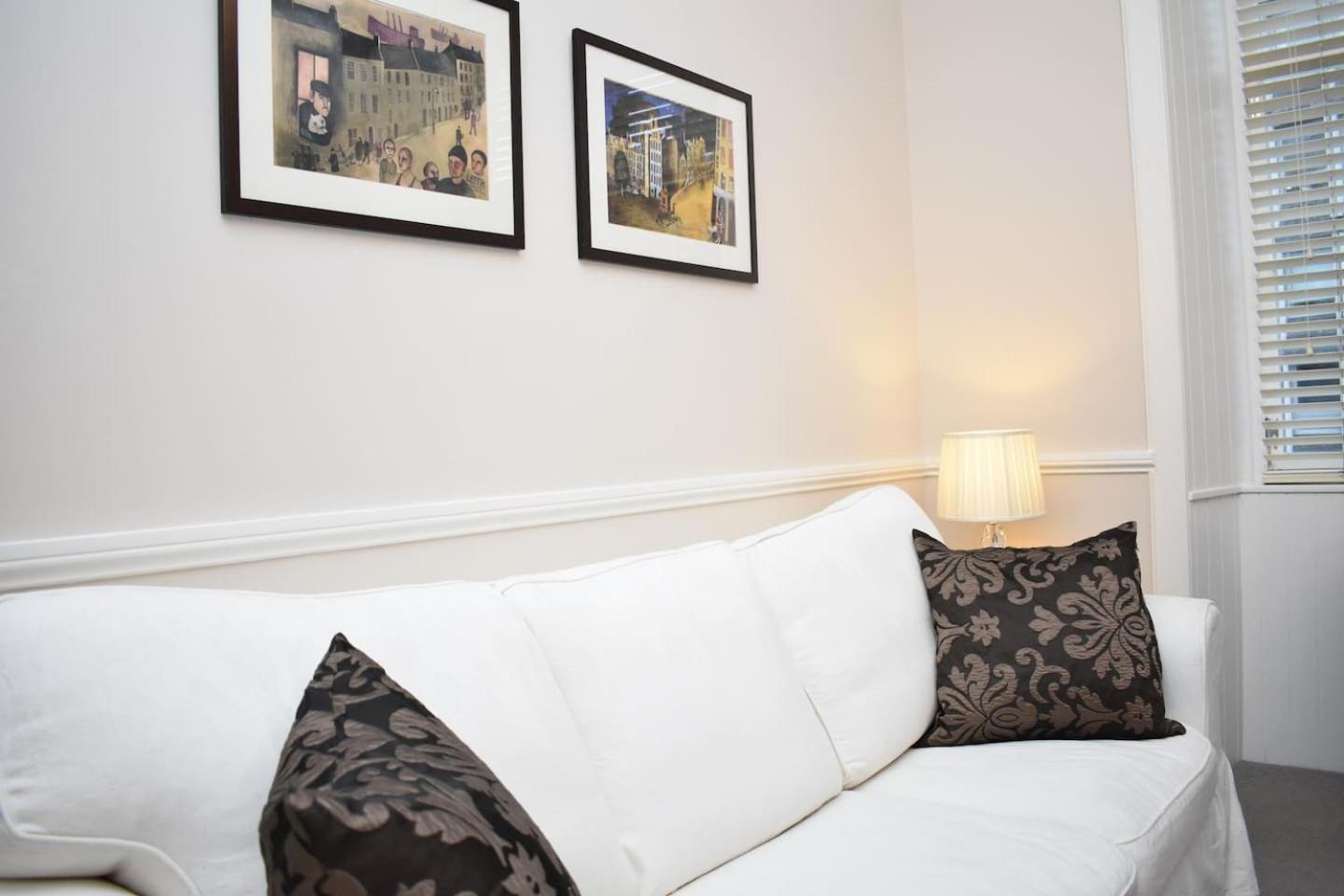 West Port - 2Br In The Heart Of The Old Town Just Off The Grassmarket Edinburg Exteriör bild