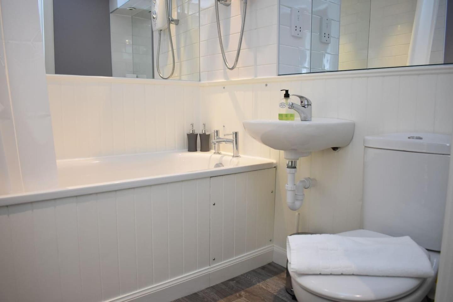 West Port - 2Br In The Heart Of The Old Town Just Off The Grassmarket Edinburg Exteriör bild