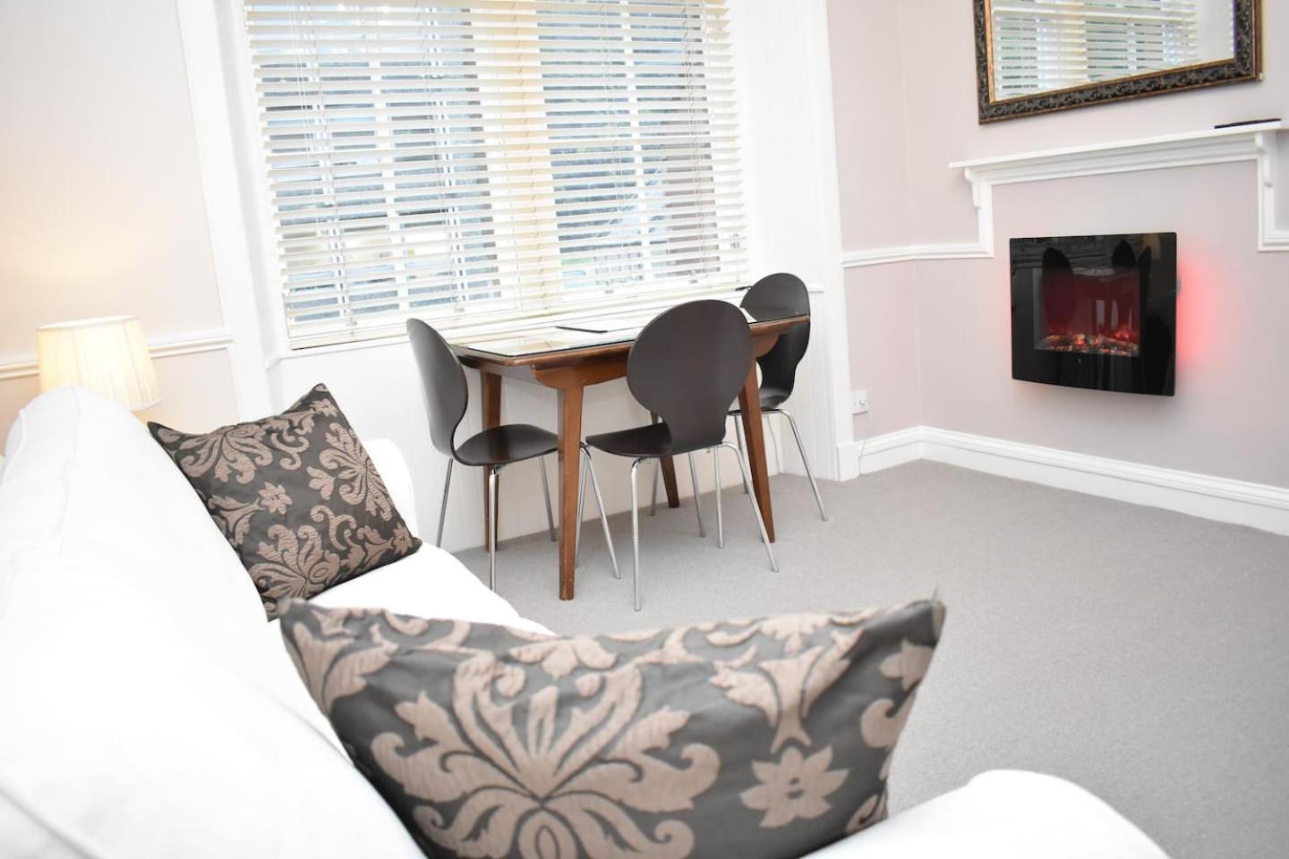 West Port - 2Br In The Heart Of The Old Town Just Off The Grassmarket Edinburg Exteriör bild