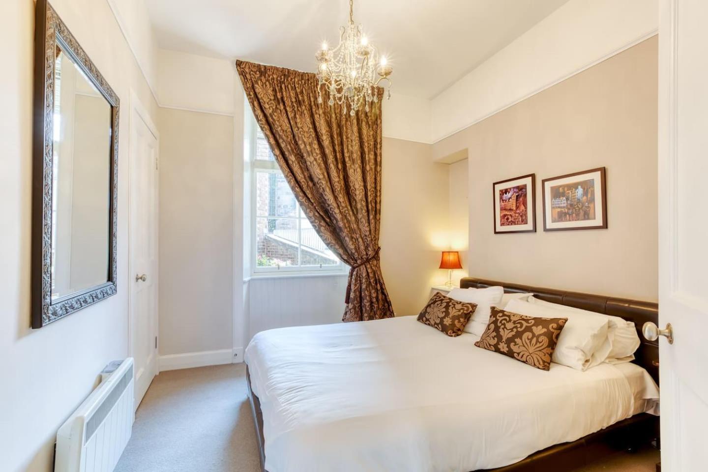 West Port - 2Br In The Heart Of The Old Town Just Off The Grassmarket Edinburg Exteriör bild