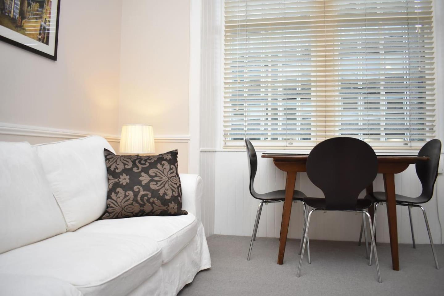 West Port - 2Br In The Heart Of The Old Town Just Off The Grassmarket Edinburg Exteriör bild