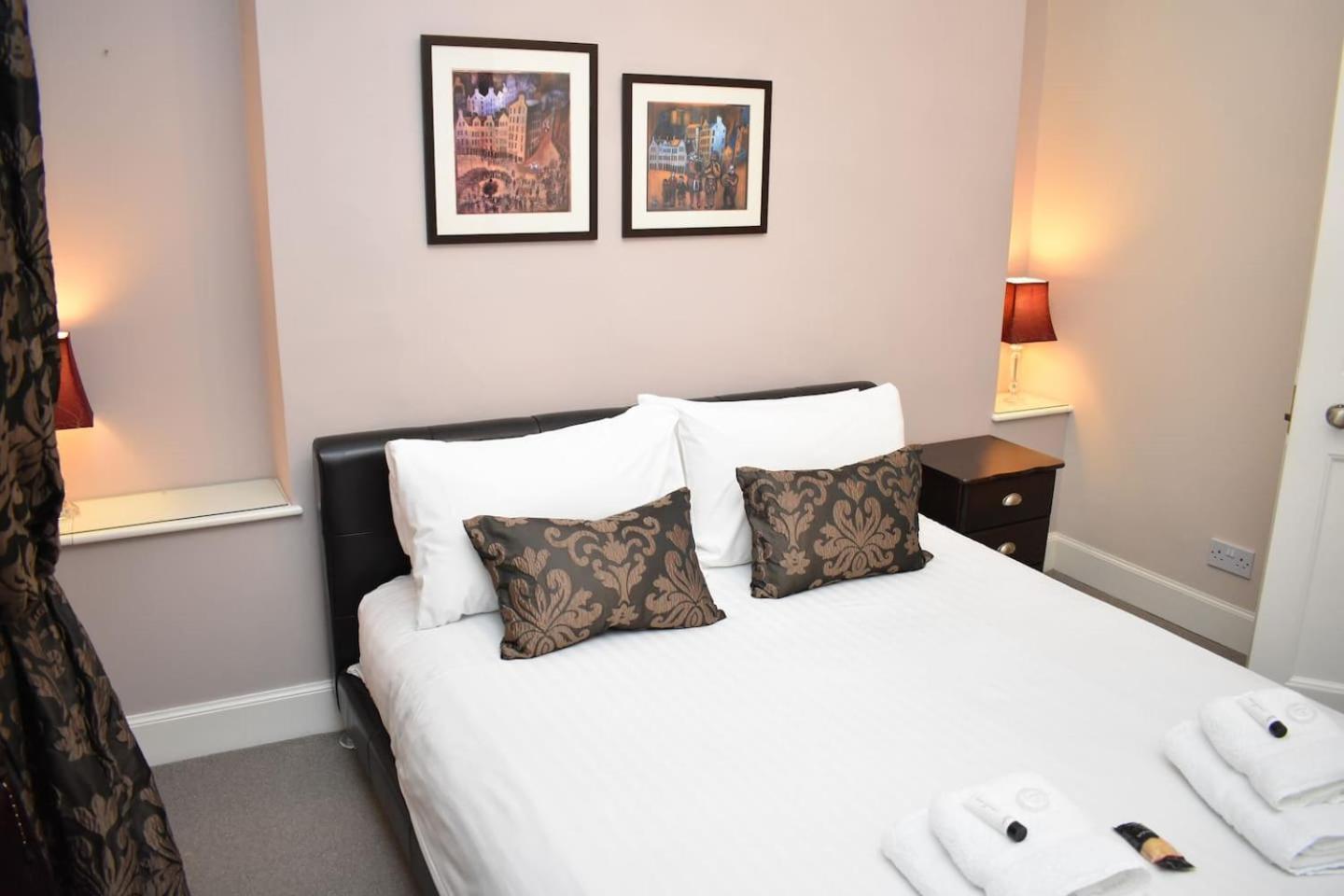 West Port - 2Br In The Heart Of The Old Town Just Off The Grassmarket Edinburg Exteriör bild