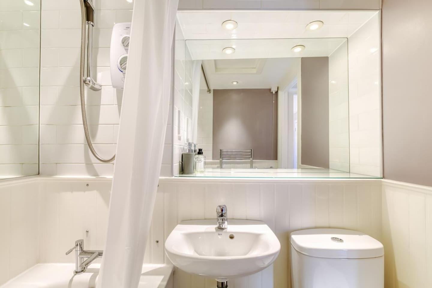 West Port - 2Br In The Heart Of The Old Town Just Off The Grassmarket Edinburg Exteriör bild
