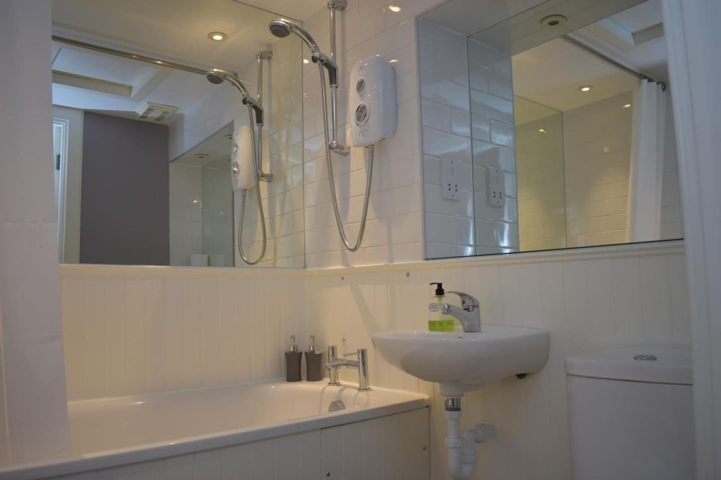 West Port - 2Br In The Heart Of The Old Town Just Off The Grassmarket Edinburg Exteriör bild