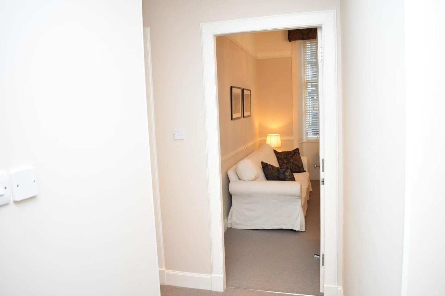 West Port - 2Br In The Heart Of The Old Town Just Off The Grassmarket Edinburg Exteriör bild