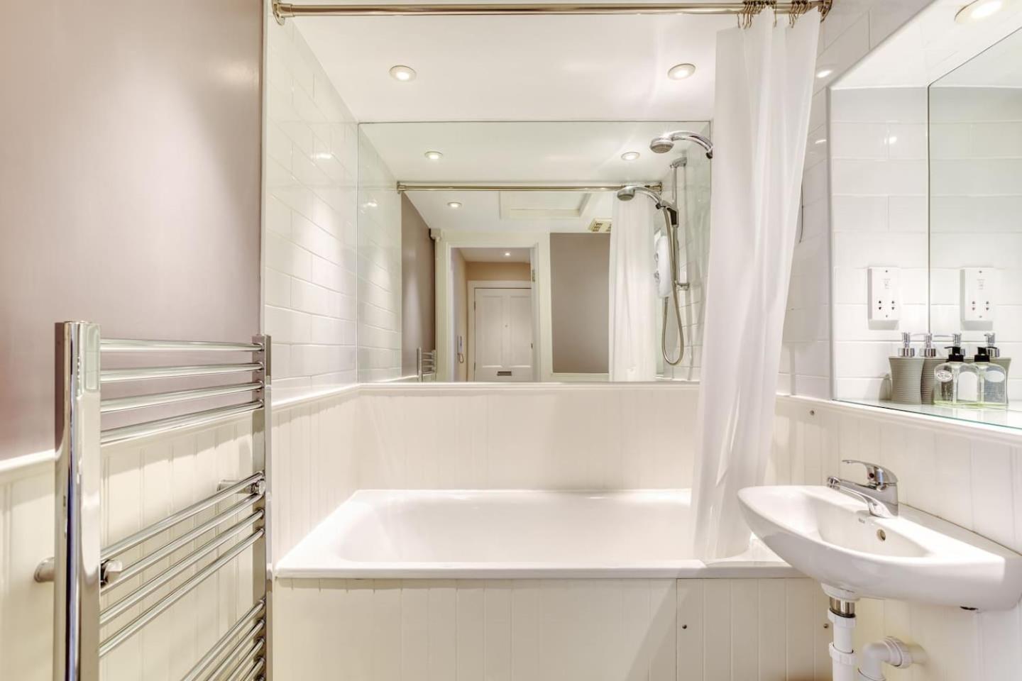 West Port - 2Br In The Heart Of The Old Town Just Off The Grassmarket Edinburg Exteriör bild