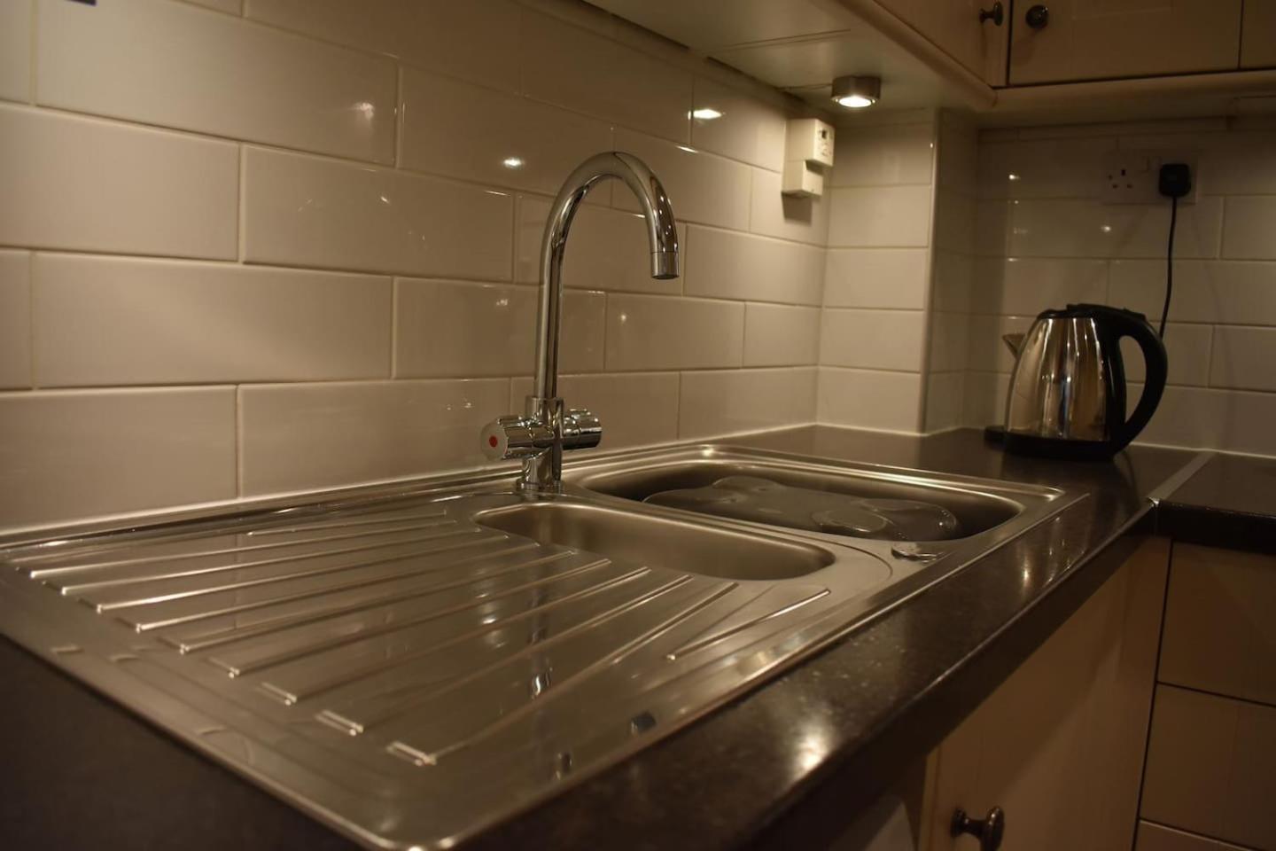 West Port - 2Br In The Heart Of The Old Town Just Off The Grassmarket Edinburg Exteriör bild
