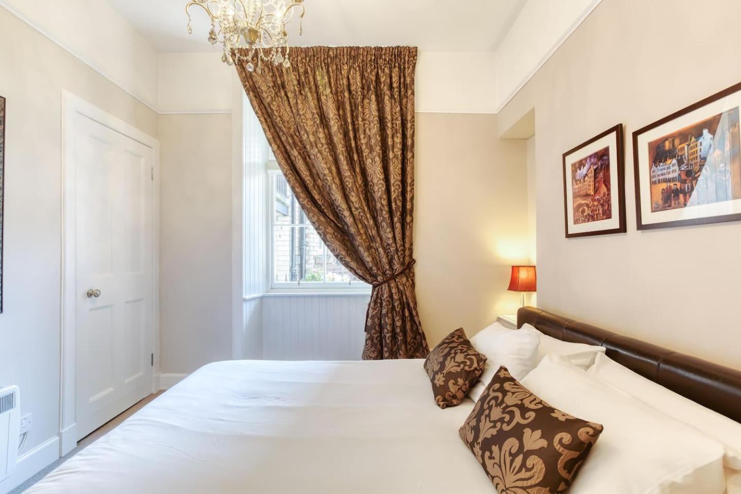 West Port - 2Br In The Heart Of The Old Town Just Off The Grassmarket Edinburg Exteriör bild